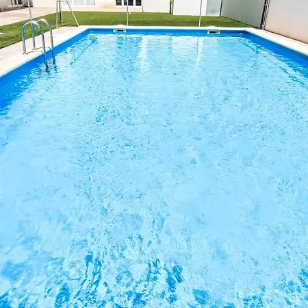 Nina's Blue Pool & *