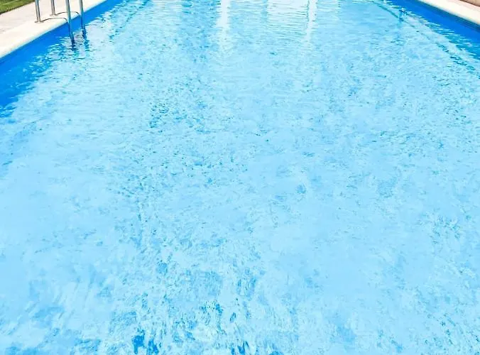 Nina's Blue Pool & *
